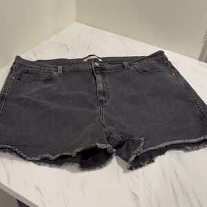 Levi’s black Heritage high rise jean shorts  size 20. 35 waist  Great condition!